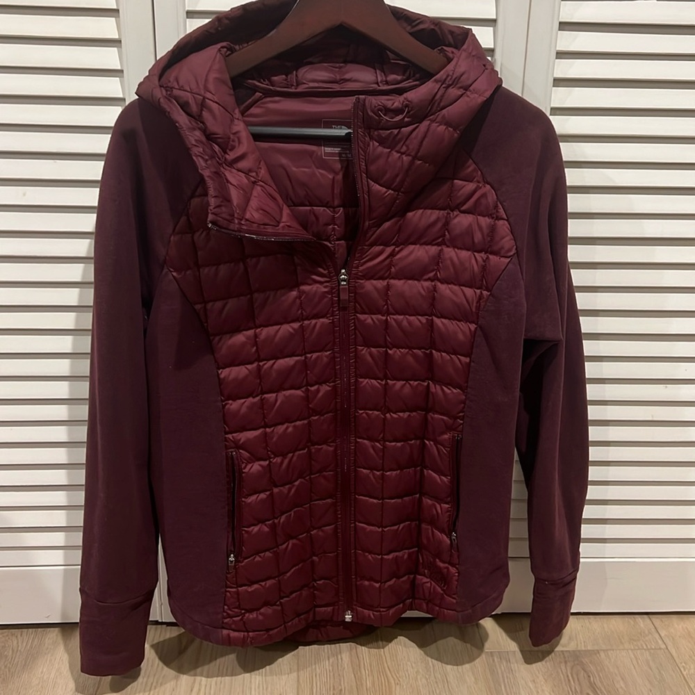 Women’s The North Face Hooded Jacket Size Medium